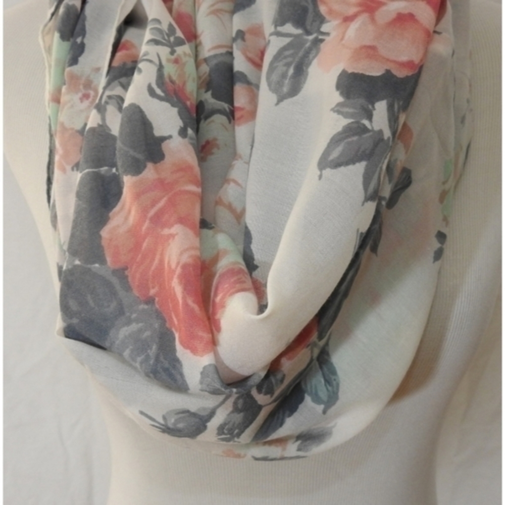 ✨️ Lightweight Floral Infinity Scarf - Picture 7 of 7